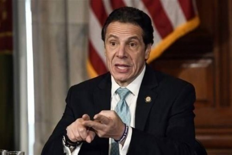 حاكم نيويورك يكشف سبب تجدد إصابات كورونا