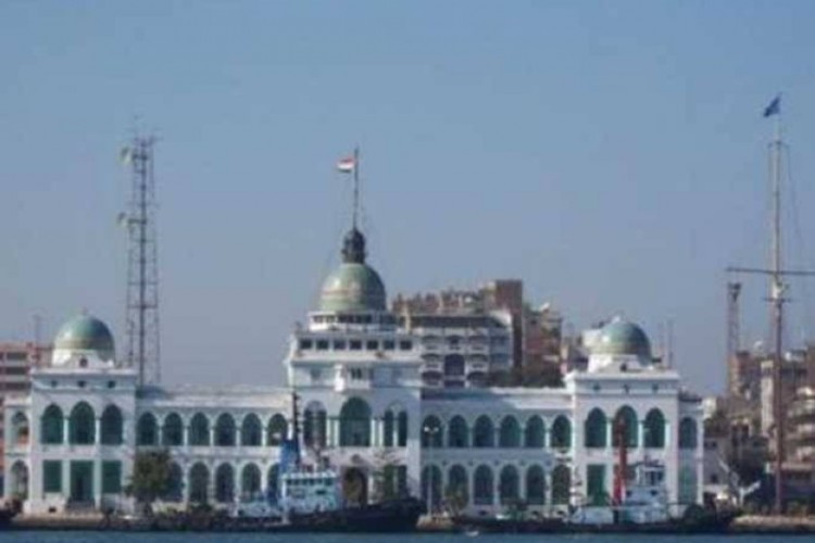 مصر: البحث عن مخالطي إمام مسجد صلى سرًا وهو مصاب بكورونا!