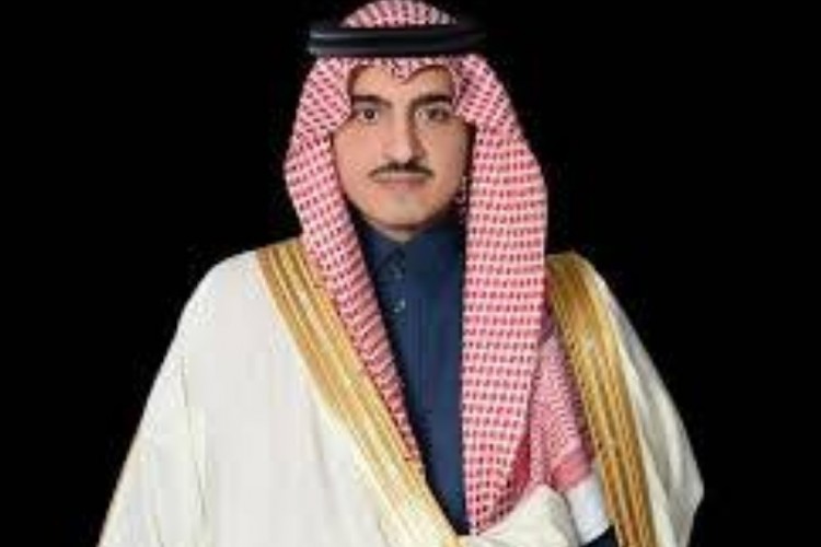 أمير مكة ونائبة يعزيان في الحسيني