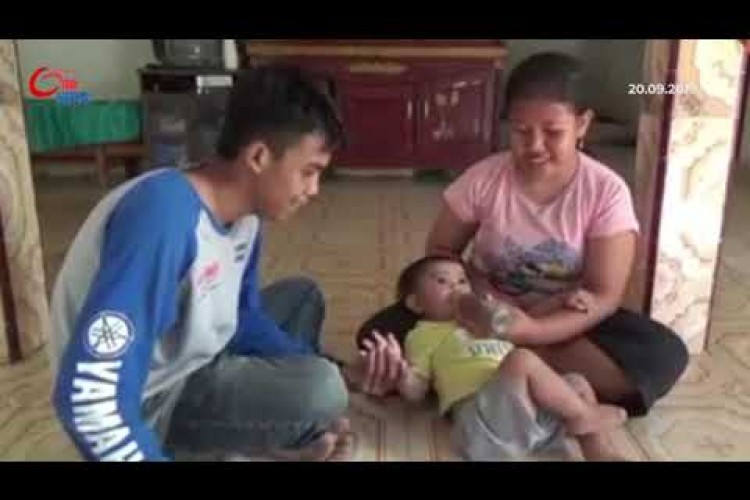 بالفيديو.. رضيعة إندونيسية تتغذى على القهوة بدلا من الحليب !