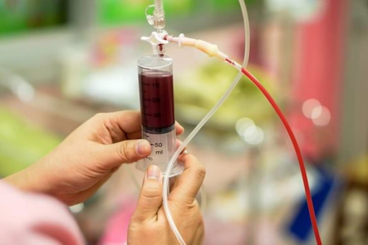 سجن أم "تمص" دم طفلها منذ 5 أعوام