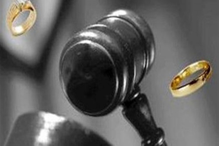 زوجة تطلب "الخلع" بسبب مواعيد الغداء