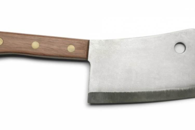 شاب يقطع رأس عمته ويبتر أطرافها.. تعرّف على السبب