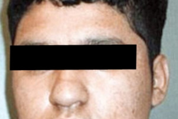 مراهق يقطع رأس والدته بسكين.. ويبلغ الشرطة بجريمته