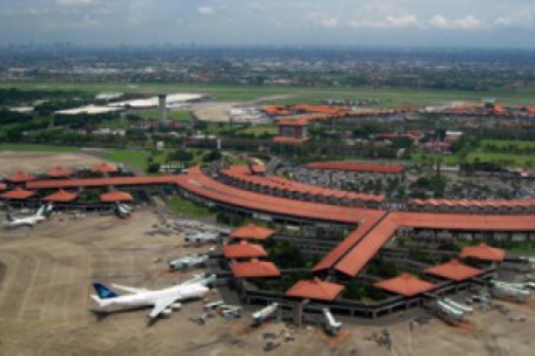 ضبط إندونيسية ألقت بجثة جنينها بمرحاض طائرة قطرية