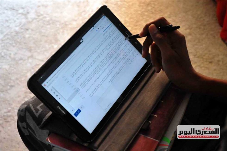 بدء الفترة الثانية لامتحان اللغة العربية لطلاب «الأول الثانوي» إلكترونيا من المنزل