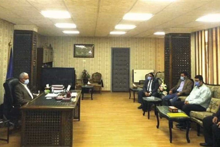 محافظ السويس يناقش إنشاء سحارة لتجميع مياه الصرف الزراعي بقرى شباب الخريجين