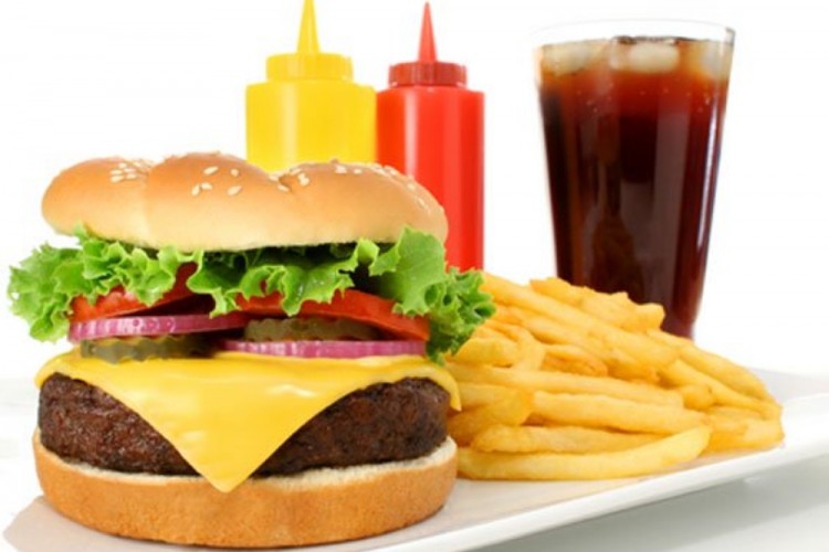 الوجبات السريعة أهم أسباب الإصابة بـ "الاكتئاب"