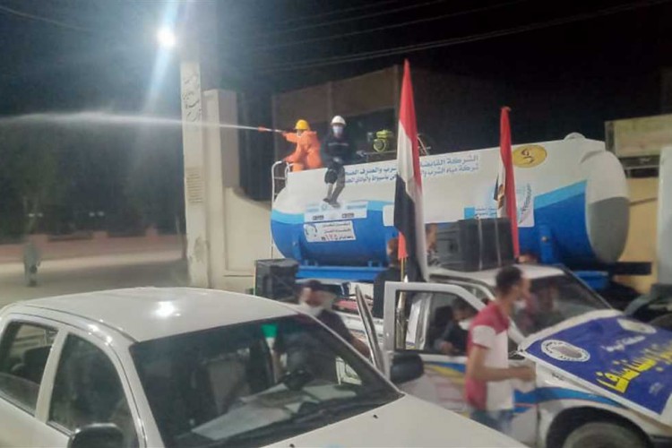 استمرار حملات التطهير والتعقيم للشوارع والميادين بمراكز وأحياء أسيوط