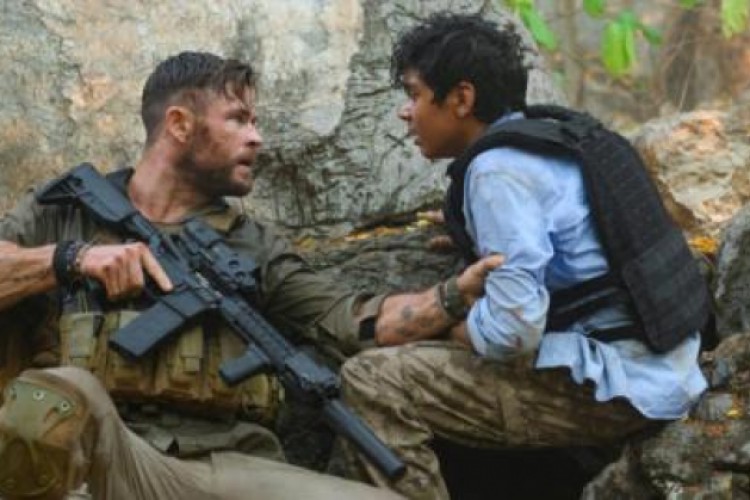 شاشة الناقد: Extraction