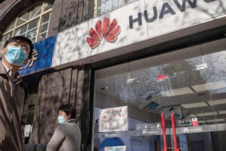 بكين تطلب من واشنطن الكف عن «قمعها غير المنطقي» لهواوي