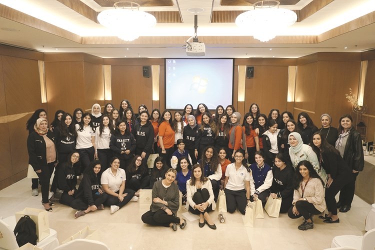 مستشفى رويال حياة يطلق برنامجه الصحي التوعوي لطالبات المدارس