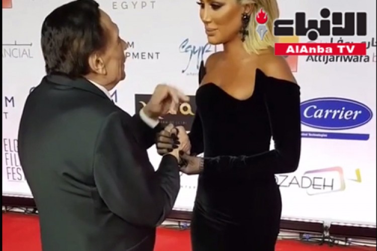 مايا دياب تقبّل يد عادل إمام..والزعيم يُربكها في مهرجان "الجونة"