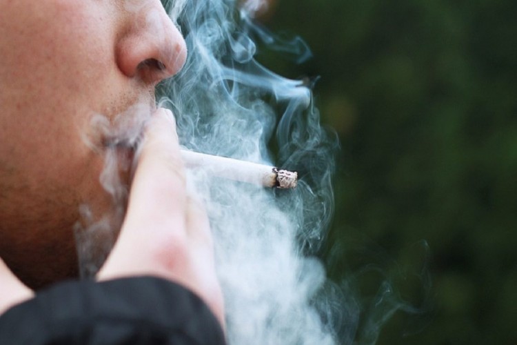 دراسة: دخان السجائر يدمر عضلات الجسم