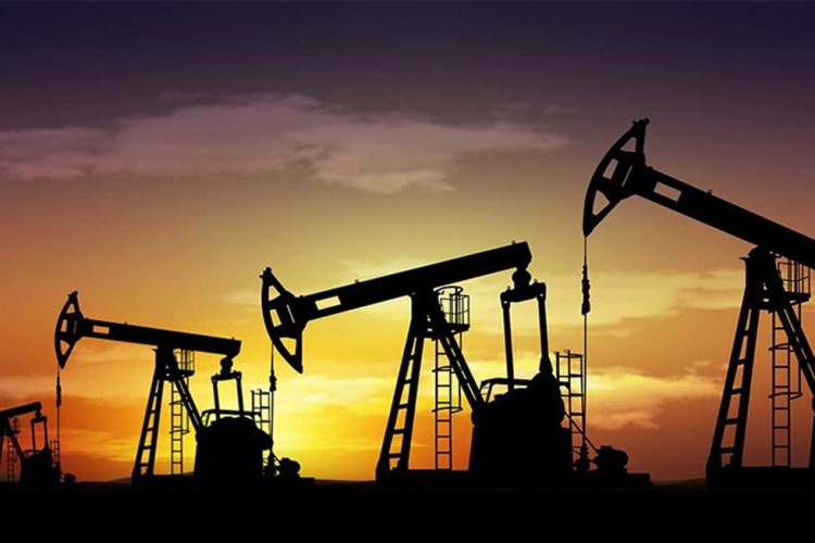 انهيار أسعار النفط مع تقلص طاقة التخزين العالمية وسط طلب هش