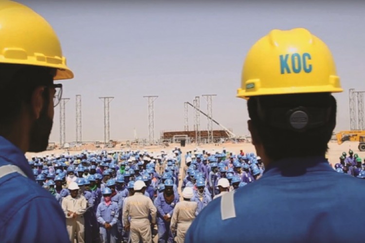 مشاريع النفط العملاقة عائق أمام تخفيض العمالة الوافدة