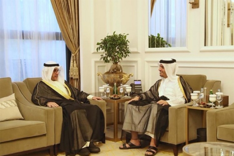 وزير الخارجية ينقل رسالة شفهية من سمو أمير البلاد إلى أمير دولة قطر