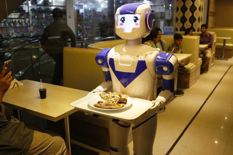 روبوتات تشتري المستلزمات لسكان مدينة إنجليزية في ظل العزل العام