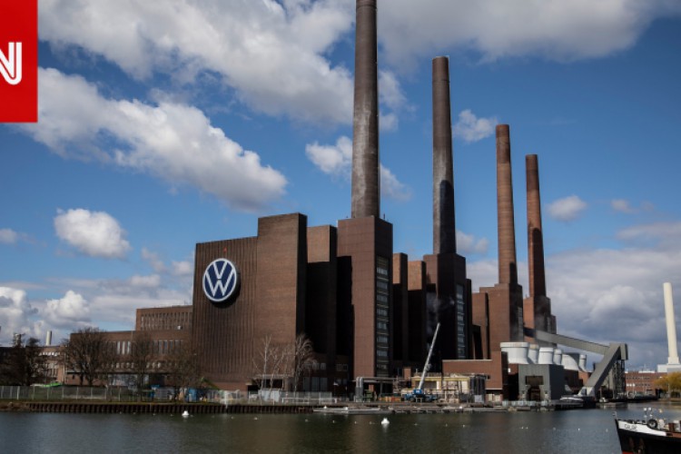 بعد إغلاقه لأكثر من شهر بسبب كورونا.. أكبر مصنع سيارات في العالم يعيد افتتاحه