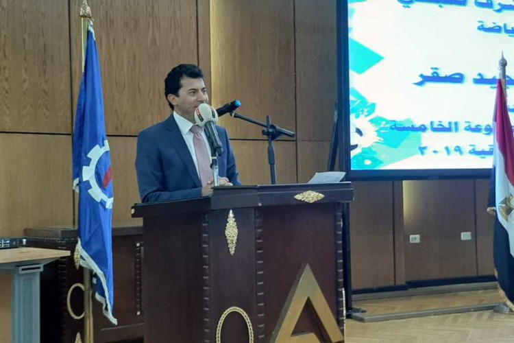 وزير الرياضة ينفي عودة الدوري والنشاط الرياضي بعد شهر