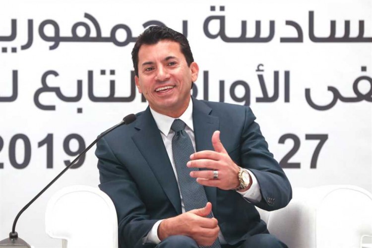 استئناف النشاط الرياضي يسيطر على اجتماع وزير الرياضة واللجنة الخماسية