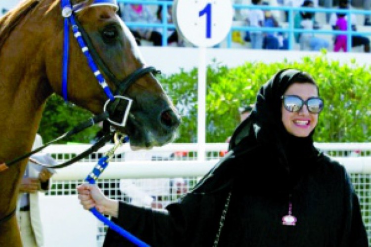 صالحة.. حرصها على ابنها قادها إلى تدريب الفروسية