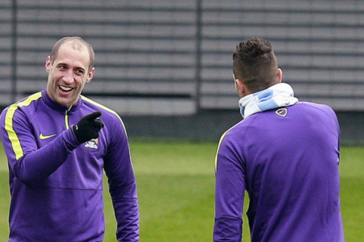 زاباليتا مدافع مانشستر سيتي: كل شيء ممكن أمام برشلونة