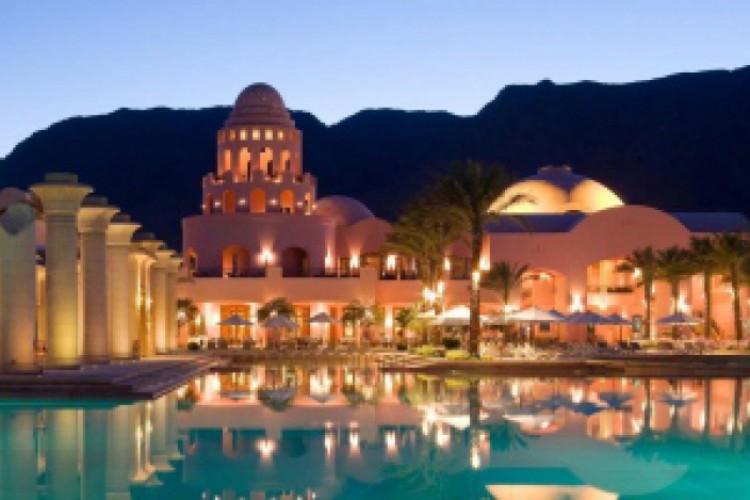 مصر تسمح بإعادة فتح الفنادق أمام السياحة الداخلية