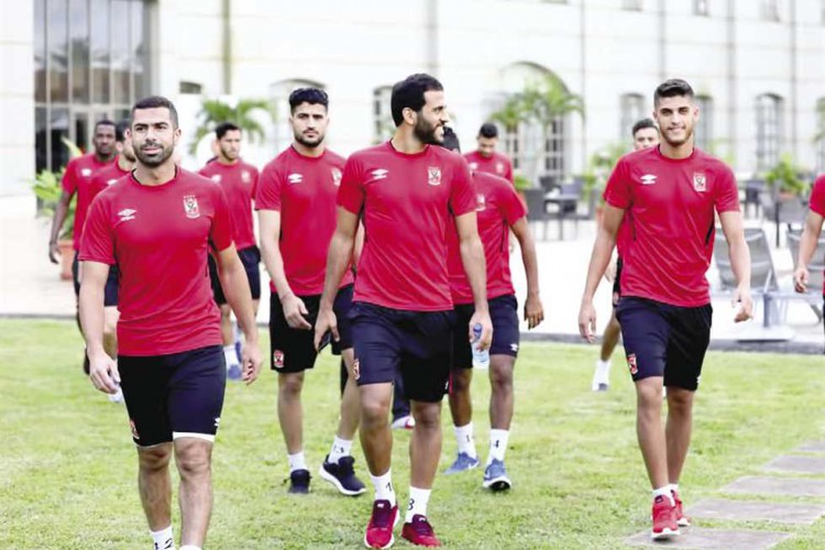 عودة الدوري تشعل الخلاف بين الأهلي والأندية