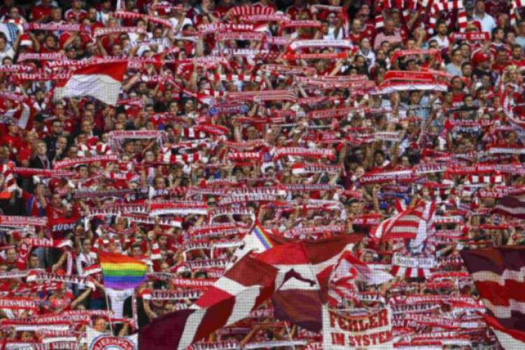 فريق بايرن ميونيخ يرحب باللاجئين ويتبرع بمليون يورو لهم