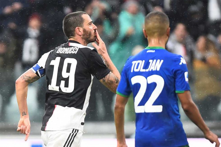 رغم كورونا.. «الداخلية الإيطالية» تسمح لفرق الدوري استئناف التدريبات الفردية الاثنين