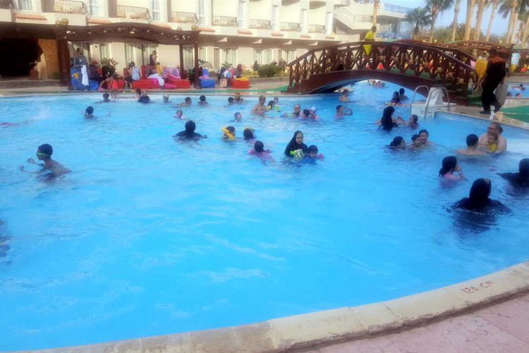 فنادق البحر الأحمر تسابق الزمن لإنهاء «ضوابط الحكومة» لاستقبال السياحة الداخلية