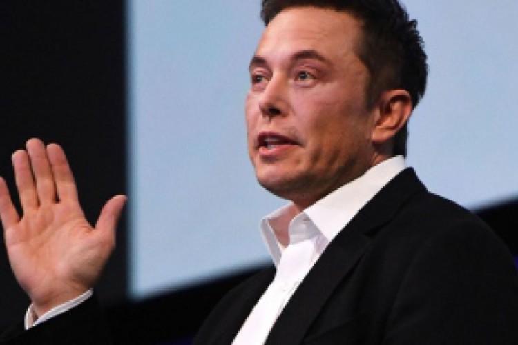 مؤسس "تيسلا" يعلن إنجاب طفل خلال محادثة على تويتر