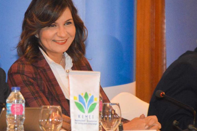 كيف ستعيد الحكومة المصريين العالقين في تركيا وقطر؟.. وزيرة الهجرة تجيب