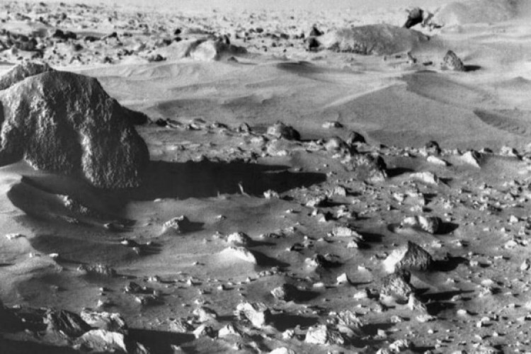 علماء يكتشفون آثار أنهار قديمة على المريخ - Sky News Arabia سكاي نيوز عربية