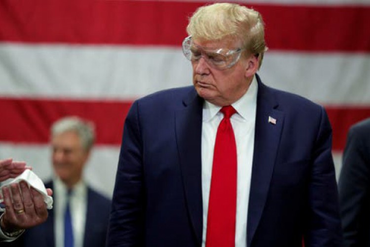 شاهد جولة في مصنع كمامات بلا كمامة.. سهام تطال ترمب - العربية