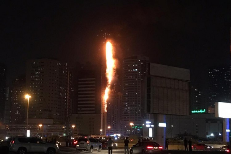 بالفيديو شاهد ..ما أحدثه الحريق الذي شب بـ "برج النهدة " - الإمارات اليوم