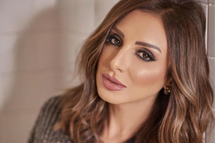 قصة الصورة النادرة الوحيدة لأنغام مع شادية - FilFan.com