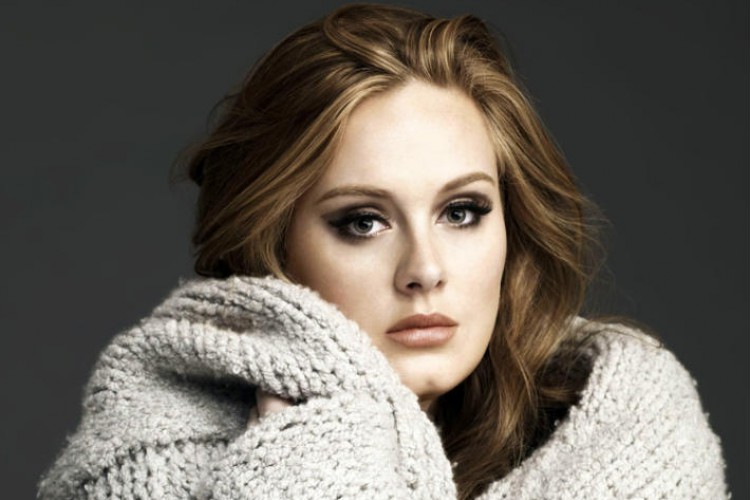 صورة - أديل تفاجئ جمهورها بنحافة شديدة تظهر بها - FilFan.com