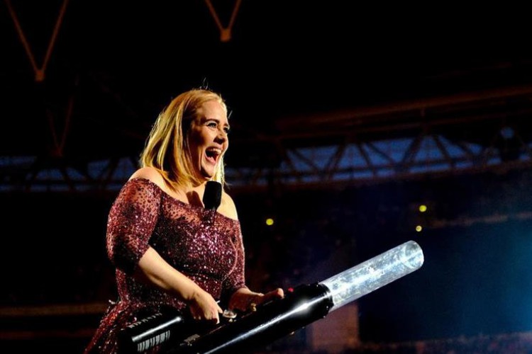 في عيد ميلادها الـ32.. النجمة العالمية أديل تفاجئ متابعيها بنحافة غير عادية - Masrawy-مصراوي