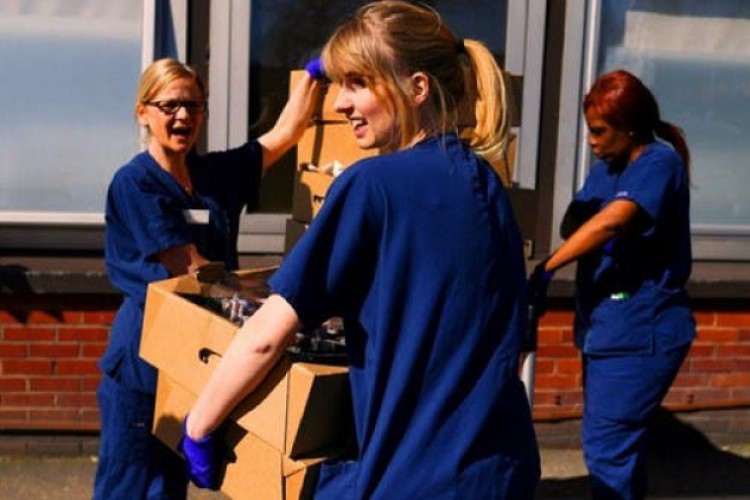 تركيا ترسل لبريطانيا بدلات تالفة للوقاية من كورونا - العربية