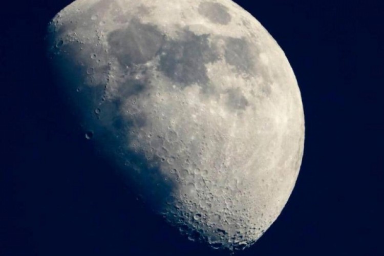 كشف علمي جديد يثير تساؤلات حول تشكّل القمر - Sky News Arabia سكاي نيوز عربية