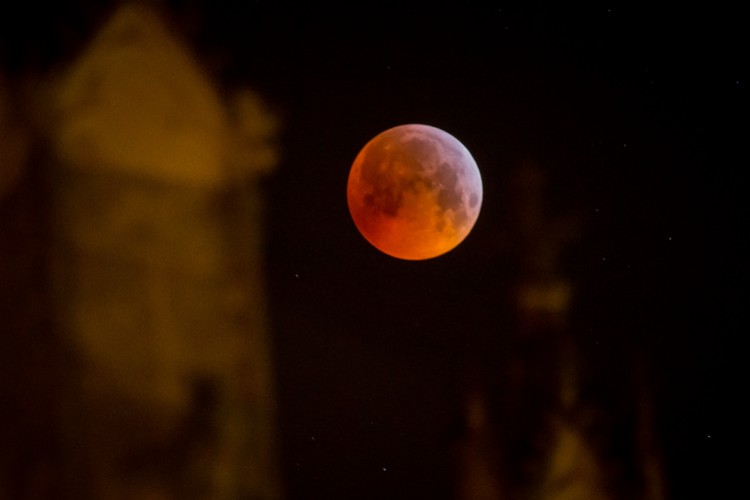 القمر الوردي العملاق يظهر خلال ساعات.. وبث مباشر للظاهرة النادرة - الحرة