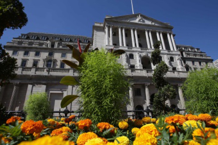بنك إنجلترا يحجم عن ضخ المزيد من التحفيز ويتوقع انكماشاً 14% - الخليج