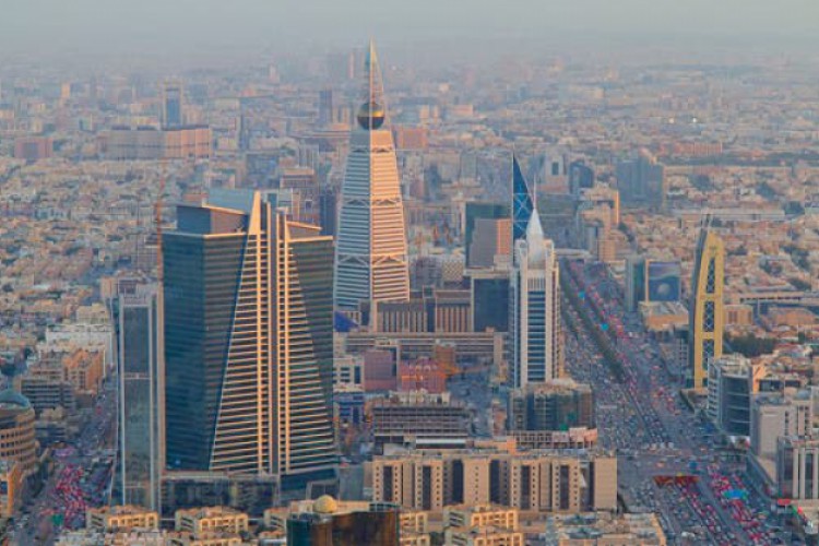 بلومبيرغ: السعودية كسبت معركة النفط واستفادت في السوق - العربية