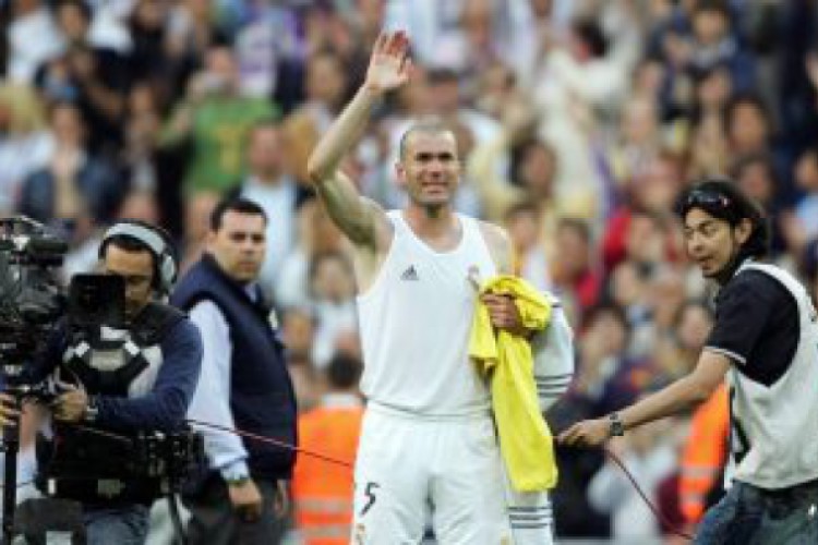 19 عاماً على مباراة زيدان الأخيرة بقميص ريال مدريد.. فيديو وصور - اليوم السابع